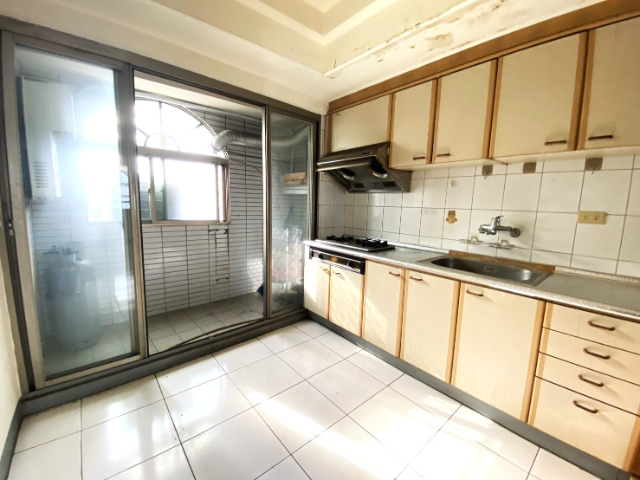 中華大橋靜巷明亮三房,台南市永康區中華路703巷