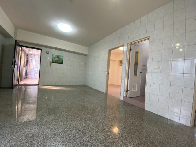 探索公園芳鄰三房車位華廈,台南市永康區永中街