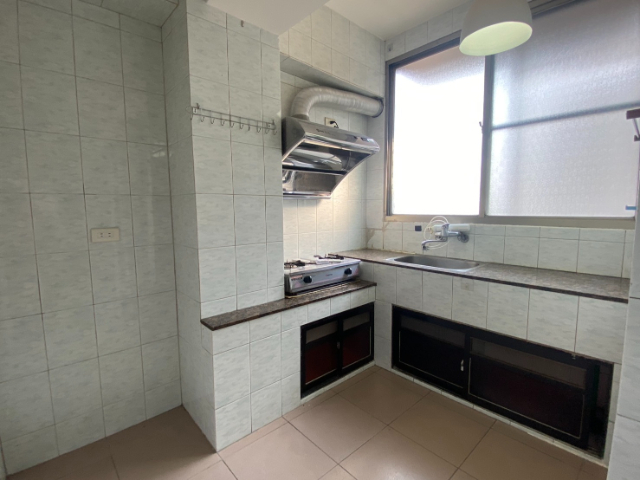 探索公園芳鄰三房車位華廈,台南市永康區永中街